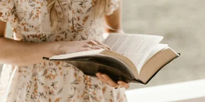 Esperança inabalável: A fé da mulher hemorrágica