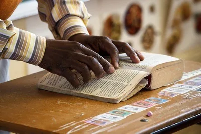Bíblia será traduzida para 95% dos idiomas do mundo até 2033, prevê YouVersion