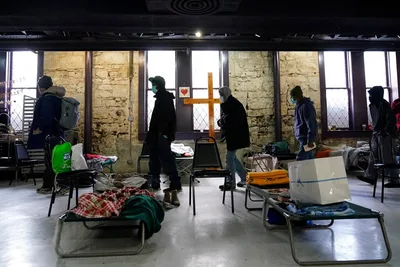 Igreja no Texas se torna abrigo para centenas de famílias durante tempestade de inverno