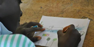 Aluno cristão é ridicularizado por professor e pressionado a negar Jesus na África