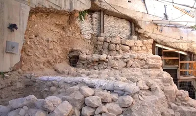 Jerusalém: peça com "a luz de Cristo brilha para todos” é achada