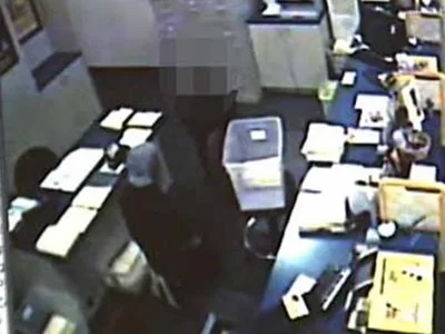 Ladrão se entrega à polícia após receber oração de balconista durante assalto