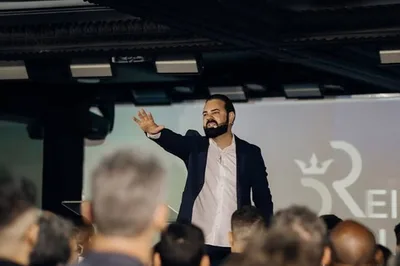 “Eu odeio pobre”: Pastor bolsonarista choca fiéis com discurso em culto