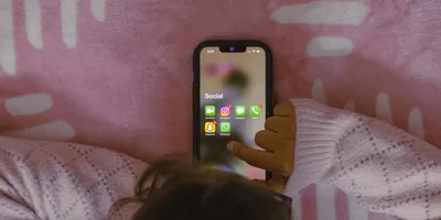 Criança viraliza ao enviar áudio para Jesus no celular da mãe: \"Quero ser sua amiga\"