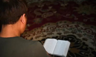 Cristãos afegãos continuam servindo a Deus como refugiados