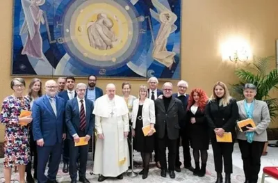 Papa promove "diálogo" entre comunistas socialistas marxistas e cristãos
