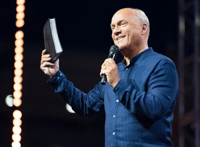 "Não é a isca que constitui o pecado, é a mordida", diz pastor Greg Laurie sobre tentação