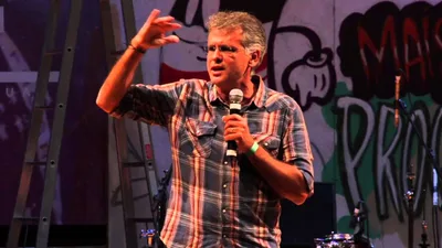 Antônio Costa mergulha moralmente em defesa de aborto: “Boçais”