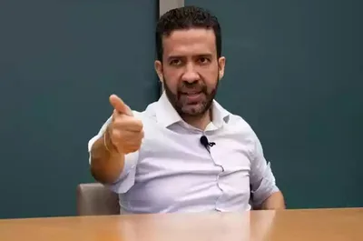 André Janones chama Bolsonaro de “Messias satânico”