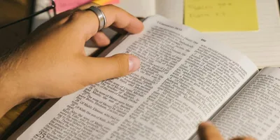 Projeto de lei que prevê distribuição de Bíblias em escolas é aprovado no Ceará