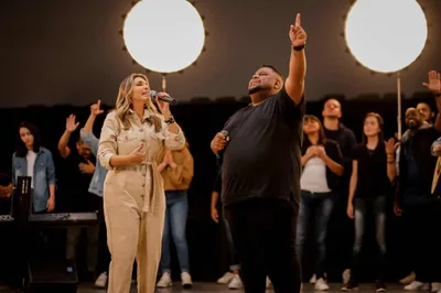 Soraya Moraes e Lukas Agostinho lançam “Esperarei em Ti”, versão oficial da Elevation Worship