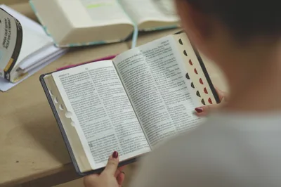 Quando ocorreu a divisão entre Antigo e Novo Testamento na Bíblia?