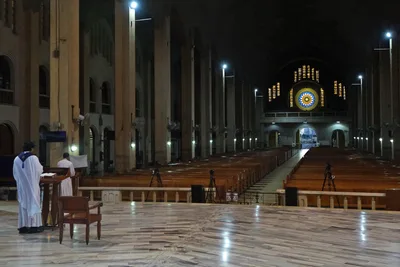 Amid Covid-19 lockdown, gov’t bans public Holy Week services anew in Metro Manila, 4 provinces
