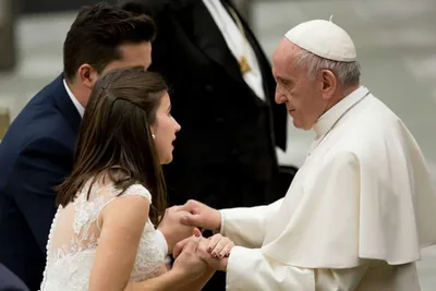 Pope Francis: Marriage prep should be more than a few parish meetings