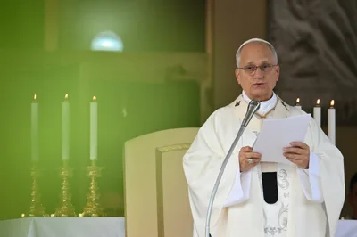 Pope: Bishops must carry everyone in their heart, like Christ