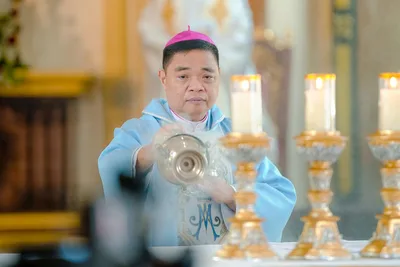 Bishop laments vanishing family altars, rosary prayer