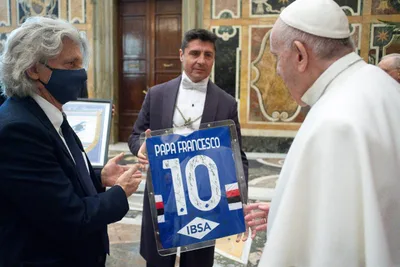 Pope Francis to soccer players: ‘The most beautiful victories are those you win as a team’