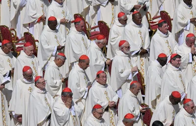 Cardinals ask faithful to pray for their discernment for new Pope