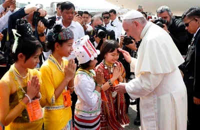 Pope meets generals after brief welcome by children in Myanmar