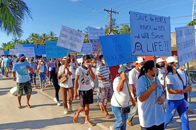 Fisherfolk march to stop black sand mining in Aparri