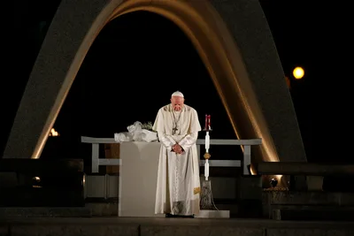 World needs peacemakers, not empty words, pope says in message