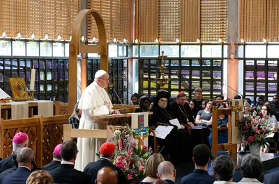 Broken world needs Christian unity, pope tells Christian leaders at WCC