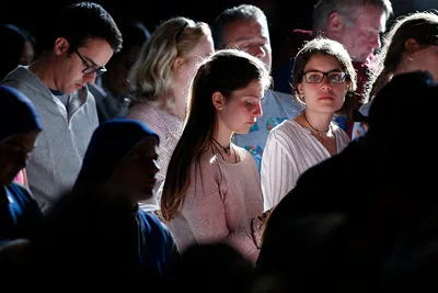 Pope asks that young people write meditations for Way of Cross