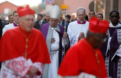 Lent begins with reminder of all that fades away, pope says