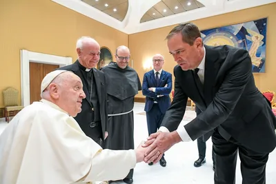 Cisco CEO meets Pope Francis, signs AI ethics pledge at Vatican