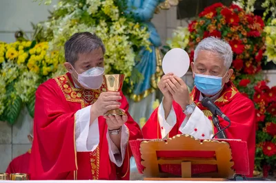 Most Filipino Catholics believe that Eucharist is body, blood of Christ