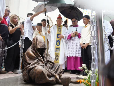Begging Jesus statue installed at Baclaran Church