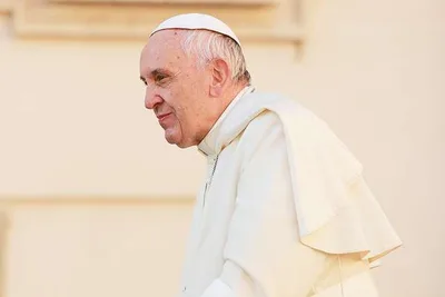 ISIS captive among new refugees welcomed by Pope Francis
