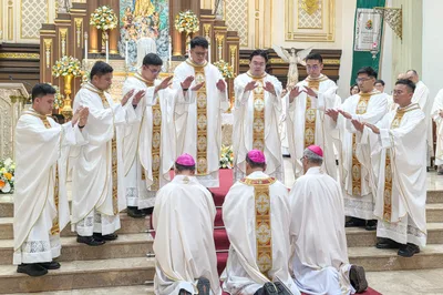Malolos bishop ordains 8 priests, urges lives of service and integrity