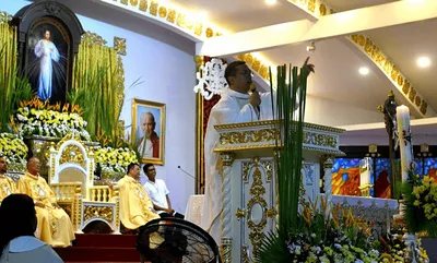 Priest: ‘Paschal candle, symbol of God’s mercy’