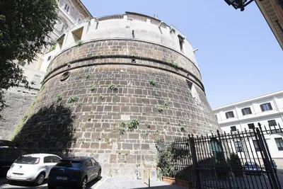 Pope Francis instructs Vatican entities to move all funds to Vatican bank by Sept. 30