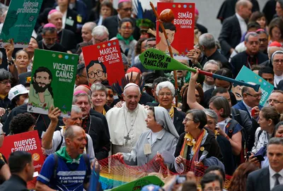 Synod is a time to listen, discern, not despise, pope says