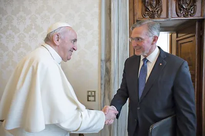 Pope Francis meets Knights of Columbus leader at Vatican