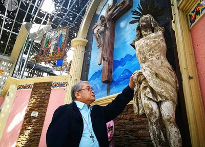 Bishop makes first visit to Marawi cathedral since siege