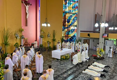 Archbishop to new priests: Put the ‘spotlight on Jesus’
