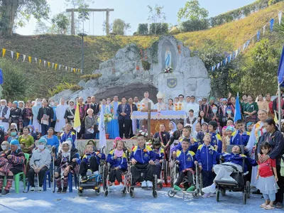 Catholic faithful in northern Thailand gather for liturgy, seeking healing and strength