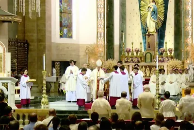 Pope Francis honors 9 Filipinos for service to Church