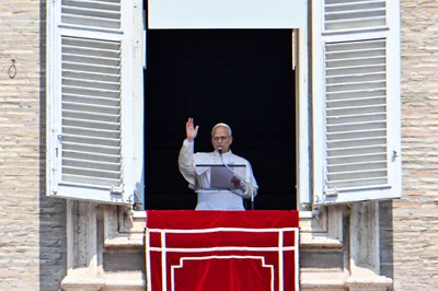Pope at Angelus: Invest the treasure of your life in love and mercy