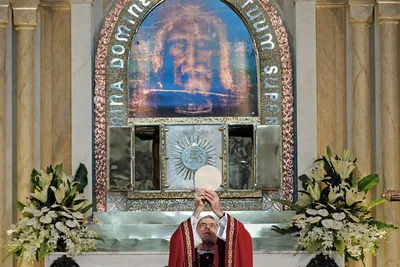 Nuncio urges faithful to see Christ in poor at Holy Face jubilee launch