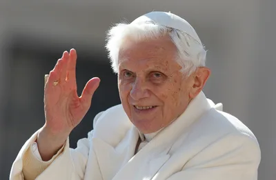 Pope praises retired Pope Benedict’s writings on faith, politics