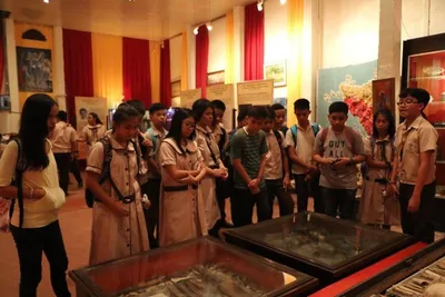 Christe Regians open school year with ‘museum tour’