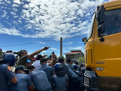 Anti-mining protesters in Sibuyan question presence of police in barricades