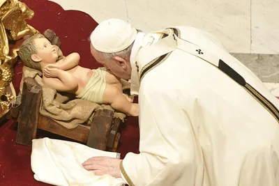 Pope Francis’ Christmas Mass: ‘God comes into the world in littleness’