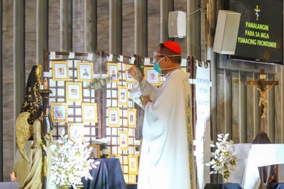 Cardinal Advincula honors Covid-19 frontliners