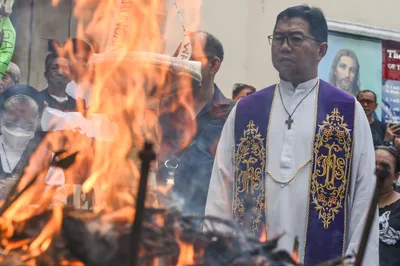 Priest who defied Duterte’s drug war wins Asia’s ‘Nobel Prize’