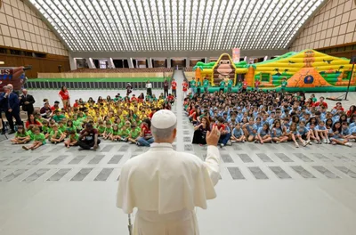 Pope: Technology should serve friendships, not replace them